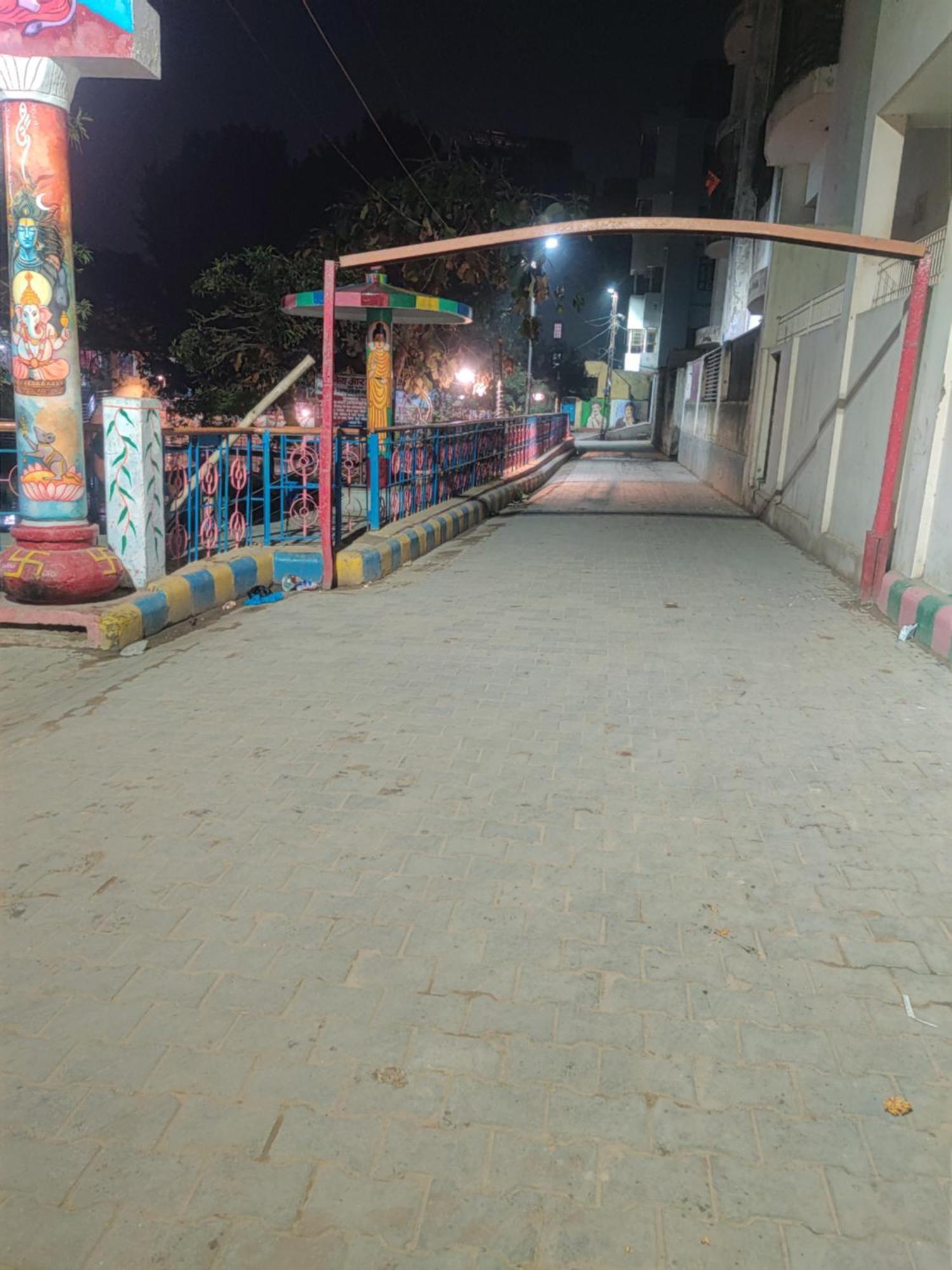 Madhuri Guest House Varanasi Exterior photo