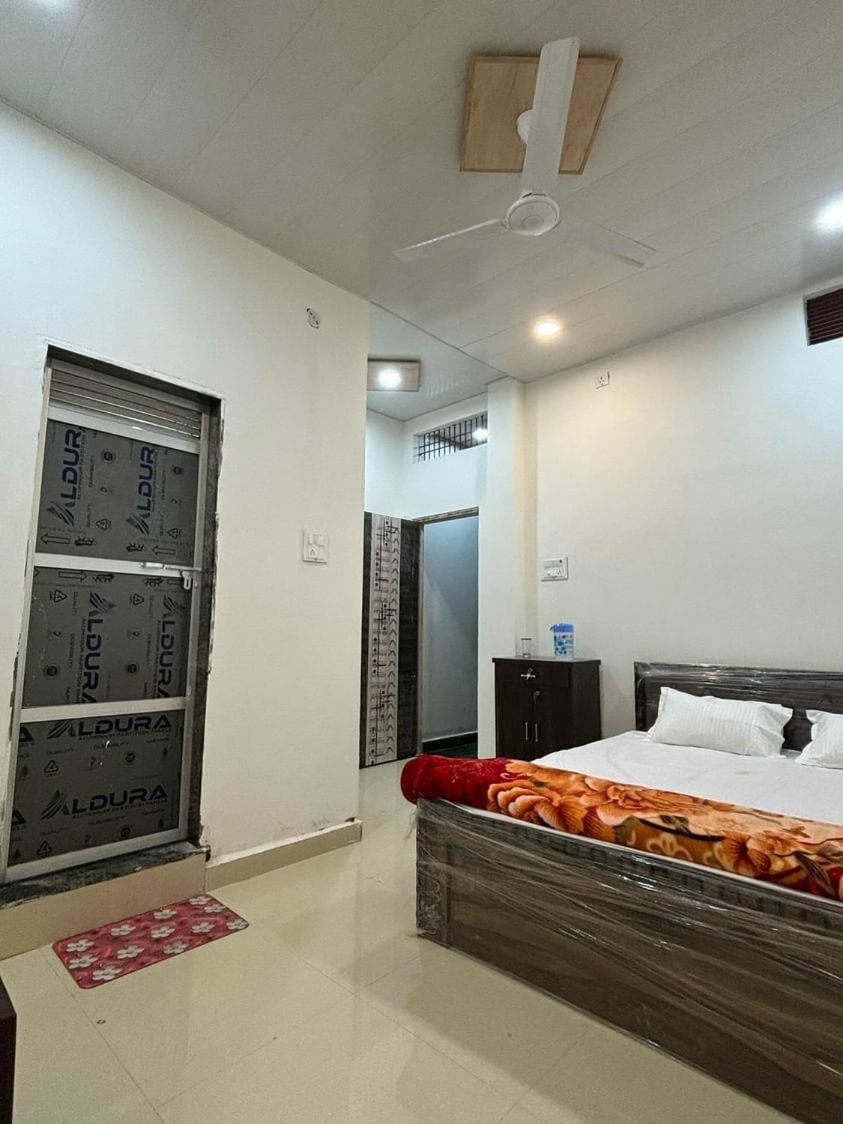 Madhuri Guest House Varanasi Exterior photo