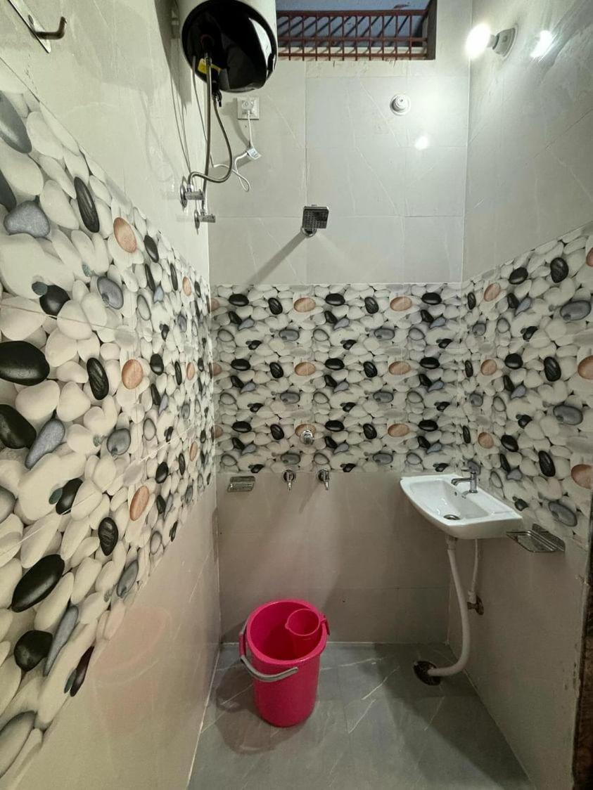 Madhuri Guest House Varanasi Exterior photo